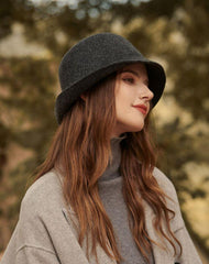 Sombrero cloche de lana minimalista