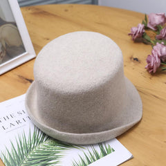 Sombrero cloche de lana minimalista