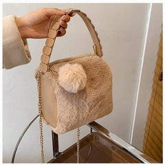 Flauschige Pompom-Handtasche