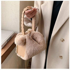 Flauschige Pompom-Handtasche