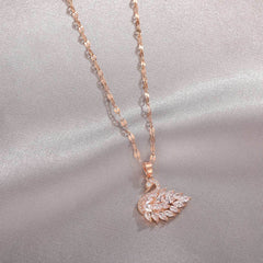 Collar con colgante de cisne de diamantes