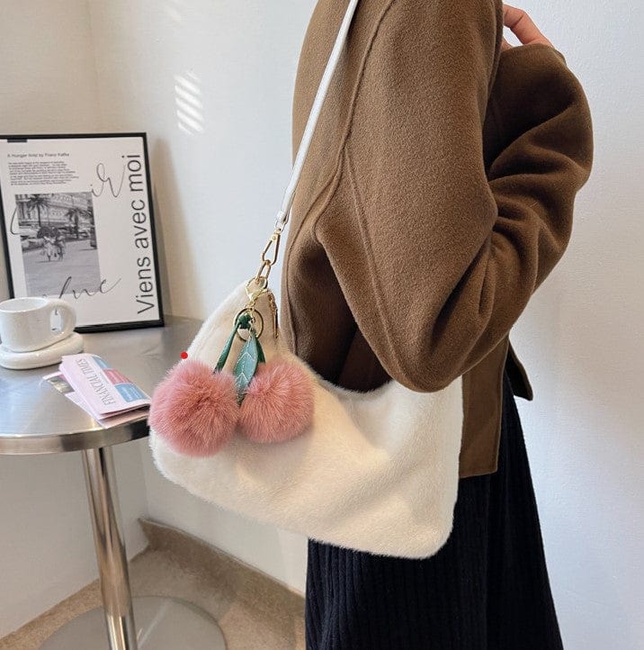 Bolso de hombro con llavero de cereza esponjosa