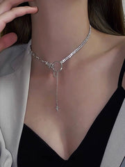 Collar de cadena de plata con forma de mano