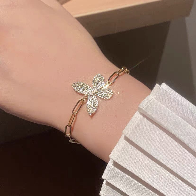 Pulsera de cadena de oro con mariposa de cristal