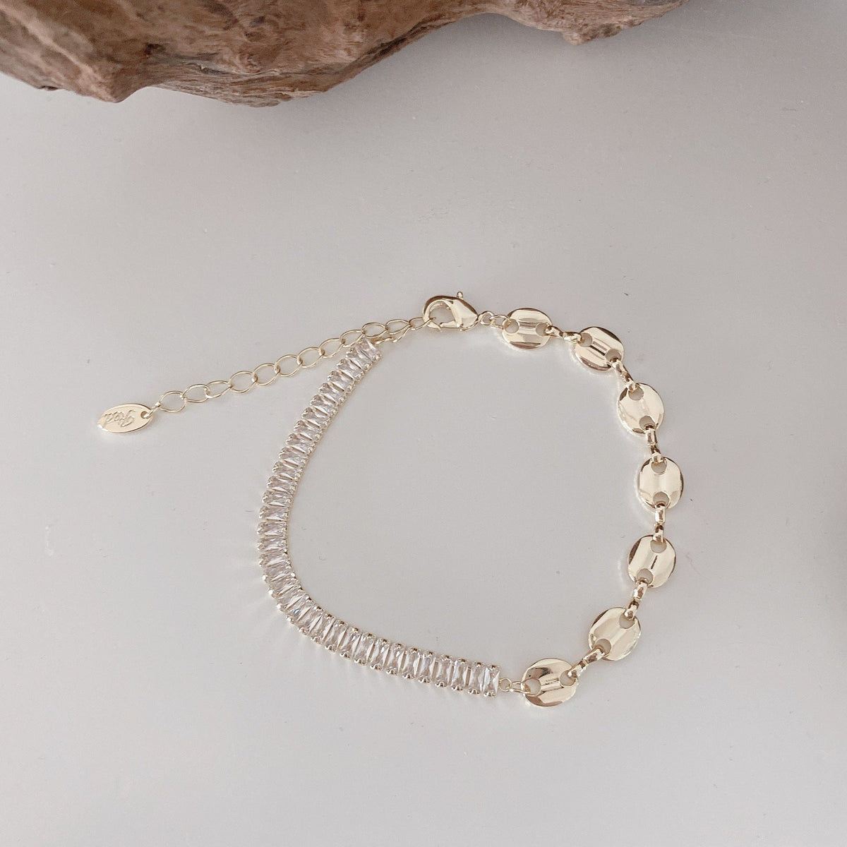 Pulsera sencilla asimétrica de cristal dorado