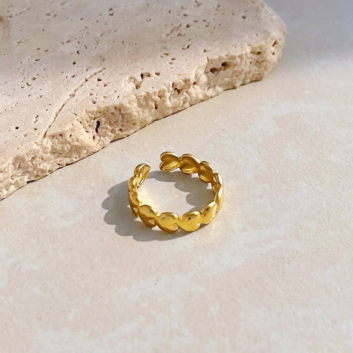 Anillo de oro con corazón forrado