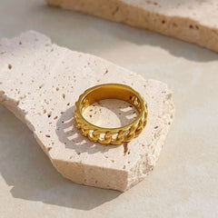 Anillo de eslabones de cadena de oro