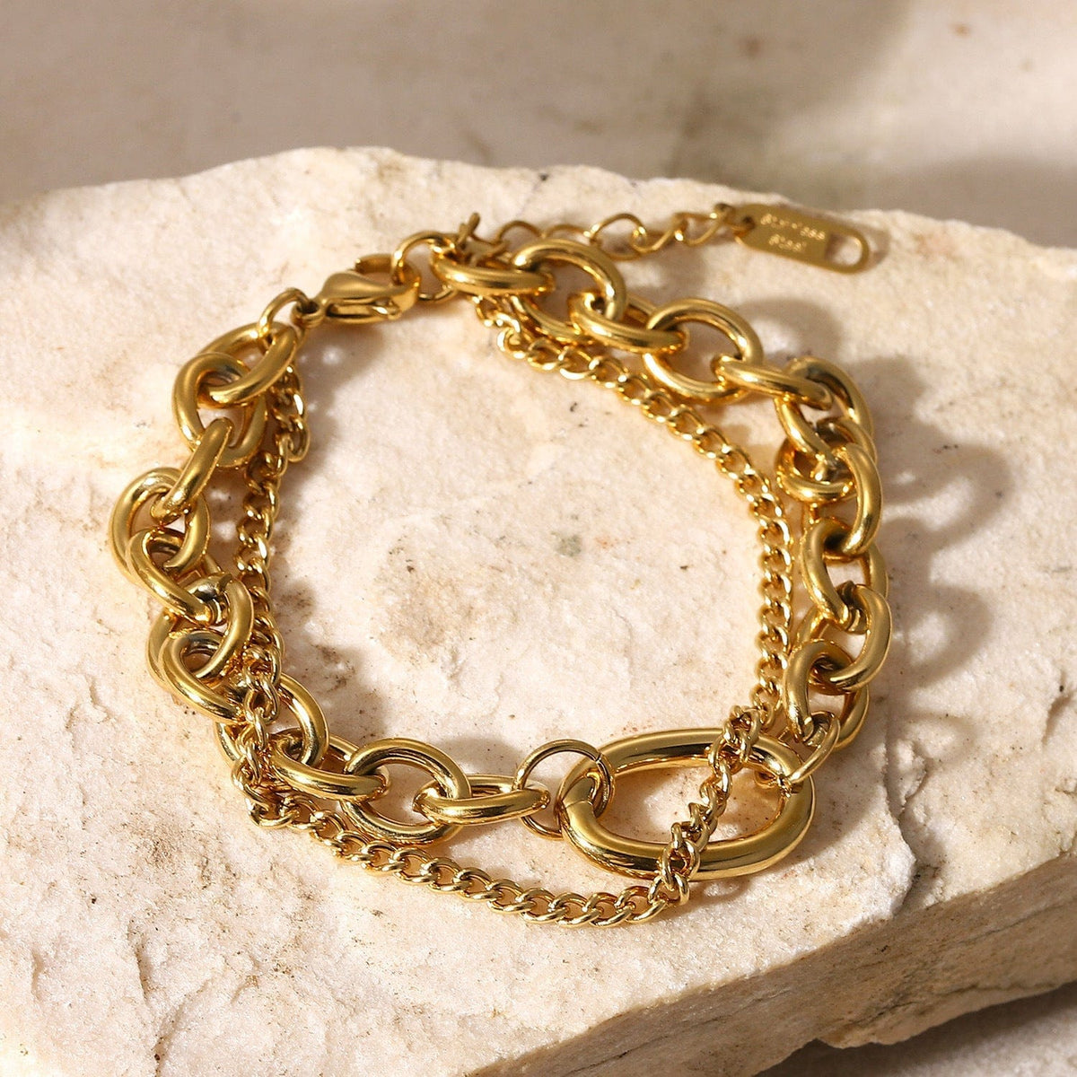 Doppellagiges Goldkettenarmband mit 14 Karat Vergoldung