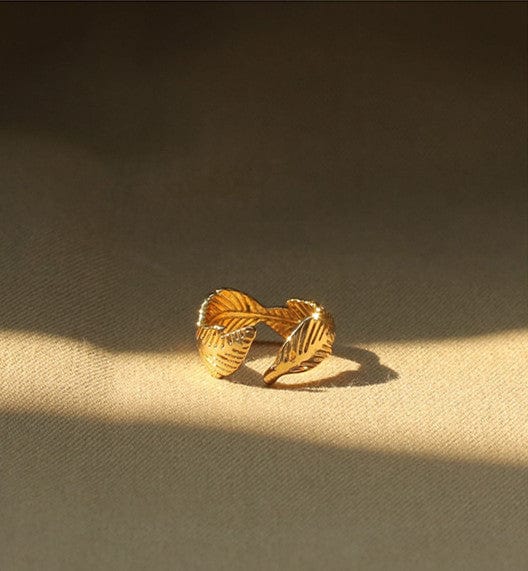 Anillo de oro con hoja vintage