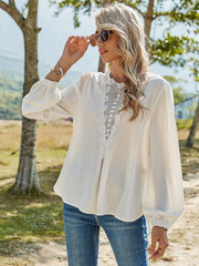 Blusa de encaje con escote en V