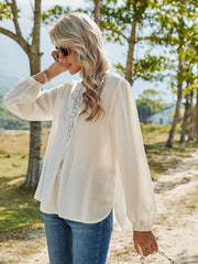 Blusa de encaje con escote en V