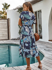 Sommer-Wickelkleid mit tropischem Print