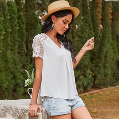 Blusa plisada con mangas de encaje 