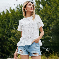 Blusa de verano con ojales florales