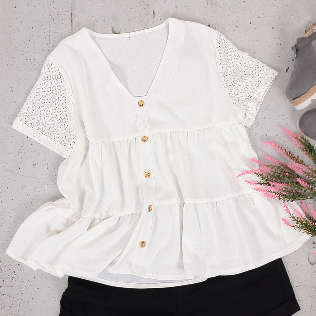 Blusa con botones y mangas de encaje delicado