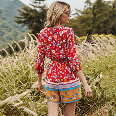 Mono bohemio rojo con estampado de amor