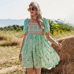 Vestido bohemio con fruncido floral 