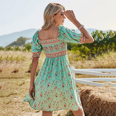 Vestido bohemio con fruncido floral 