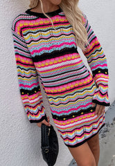 Farbenfrohes Strickpulloverkleid für die Feiertage