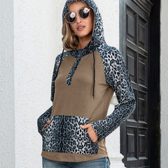 Zweifarbiger Hoodie mit Leopardenmuster 