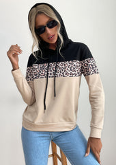 Dreifarbiger Hoodie mit Leopardenmuster 