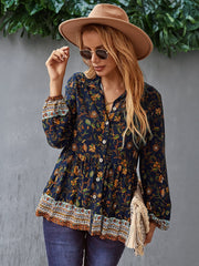 Blusa bohemia con botones y estampado floral 