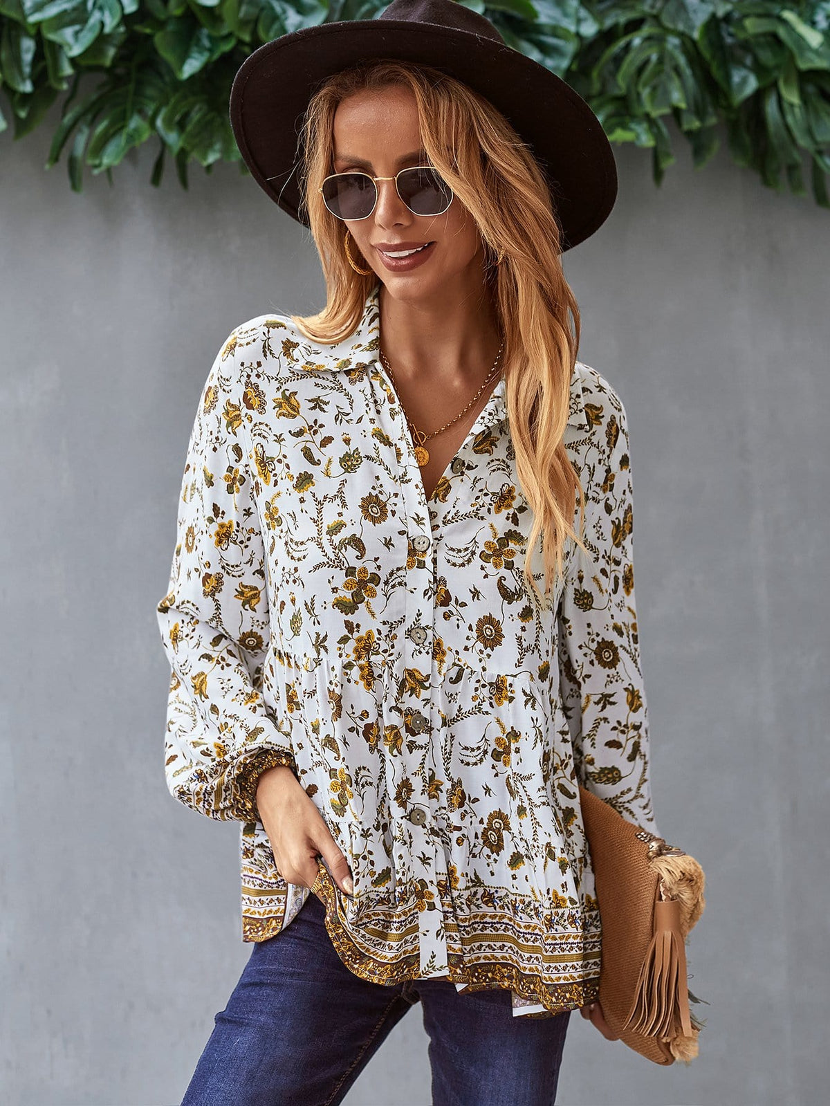 Blusa bohemia con botones y estampado floral 