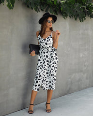 Kleid mit V-Ausschnitt und Animalprint 