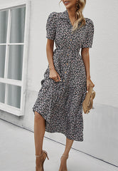 Vestido vintage con mangas abullonadas y estampado floral 