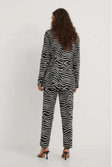 Karottenhose mit hohem Bund und Zebra-Print