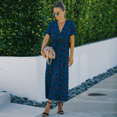 Vestido cruzado con estampado animal en contraste 