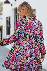 Vestido con cuello con volantes y flores multicolores