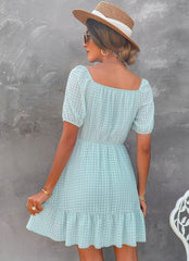 Kleid mit Gingham-Print und Bindekragen