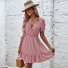 Kleid mit Gingham-Print und Bindekragen