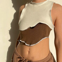 Asymmetrisches Crop-Top mit Patchwork und Kontrastnähten