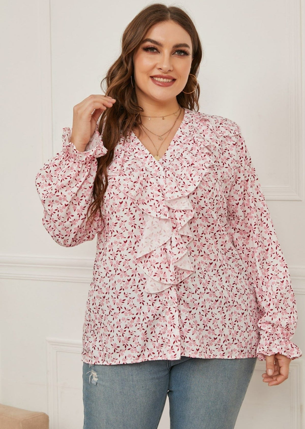 Blusa con botones y volantes en la parte delantera