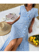 Kleid mit Schlitz und Blumenmuster und Knopfdetail