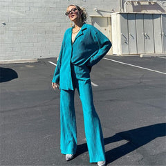 Plissé Oversize-Set mit langen Ärmeln und Knopfleiste und Hose