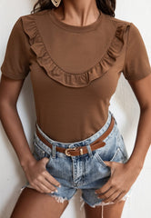 Camiseta con volante curvo en la parte delantera