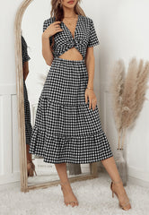 Vestido con estampado de cuadros vichy y parte delantera retorcida