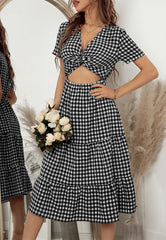 Vestido con estampado de cuadros vichy y parte delantera retorcida