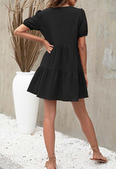 Vestido recto escalonado con mangas abullonadas