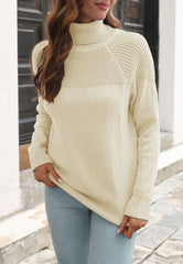 Rollkragenpullover aus gemischtem Strick