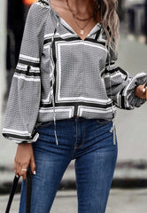Bluse mit geometrischem Print und Bischofsärmeln 