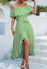 Vestido de lunares con hombros descubiertos
