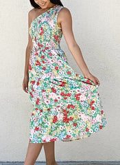 Vestido floral de un solo hombro agradable a la vista