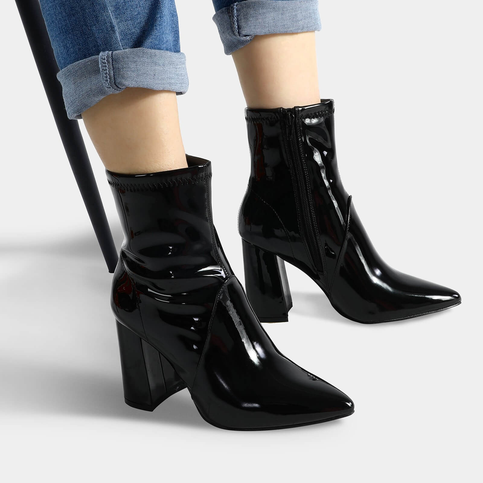 Botines de piel con tacón de bloque y cremallera lateral