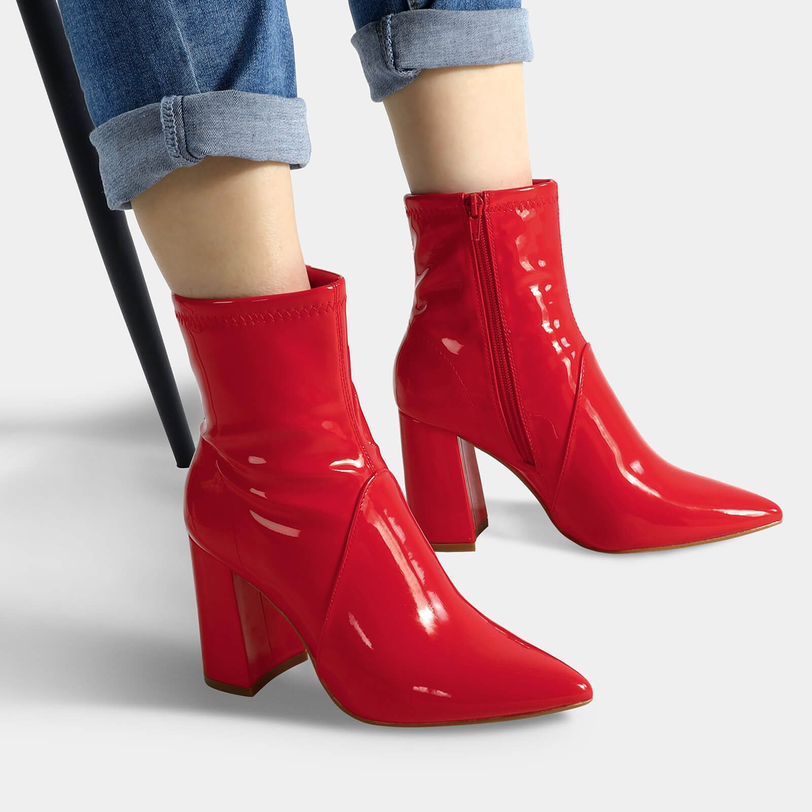 Botines de piel con tacón de bloque y cremallera lateral