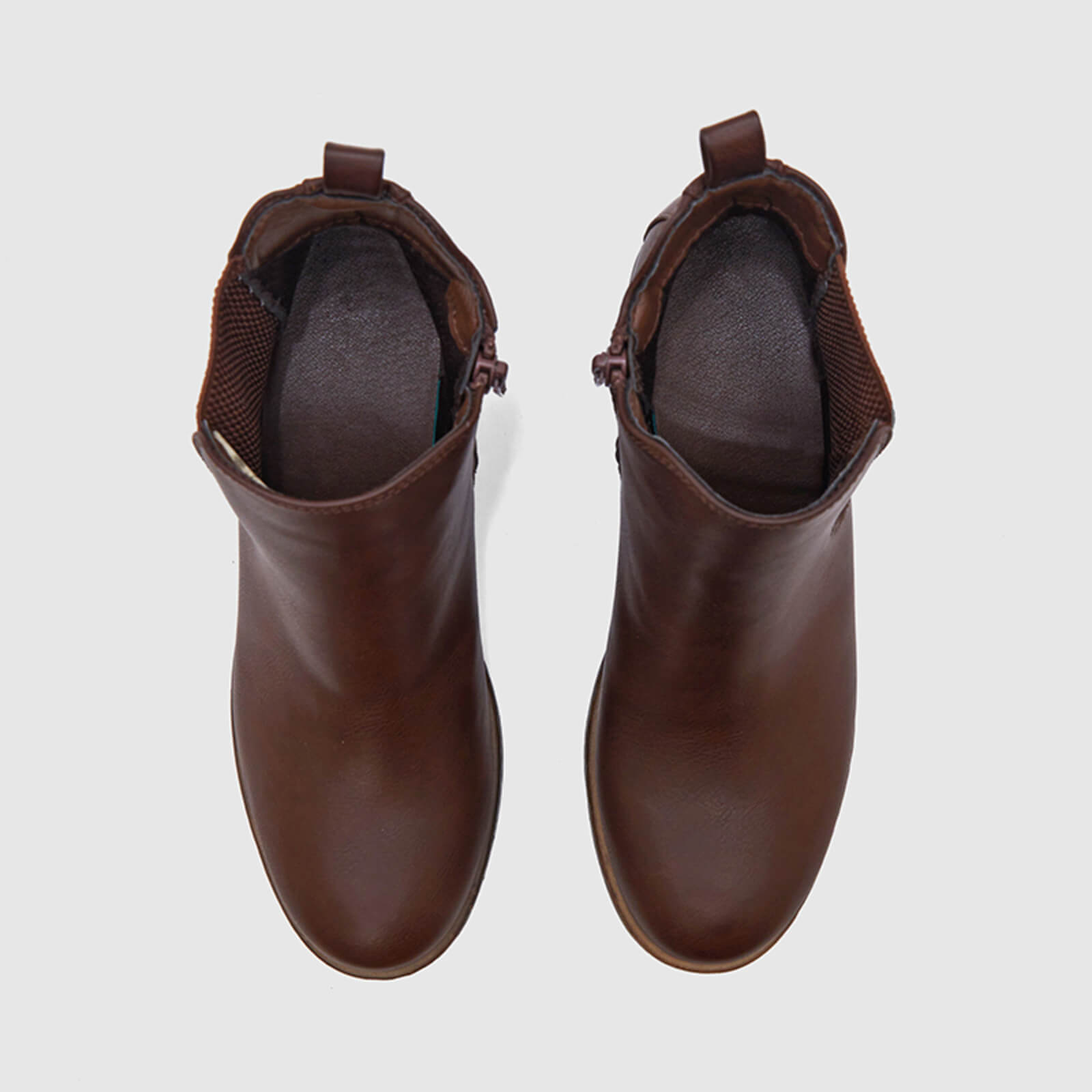 Botines Chelsea de tacón bajo estilo vintage 