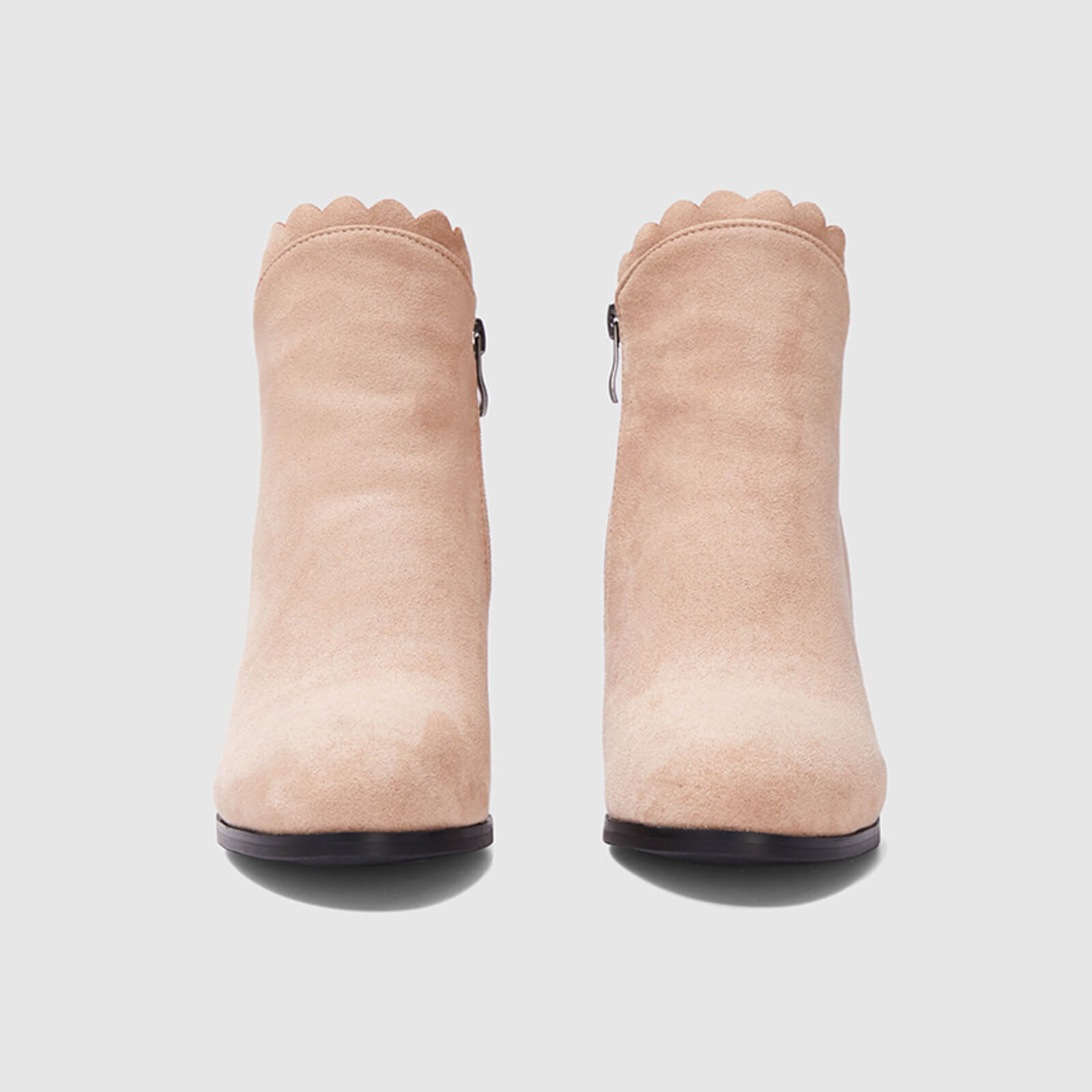 Botines con lazo festoneado y cremallera lateral 